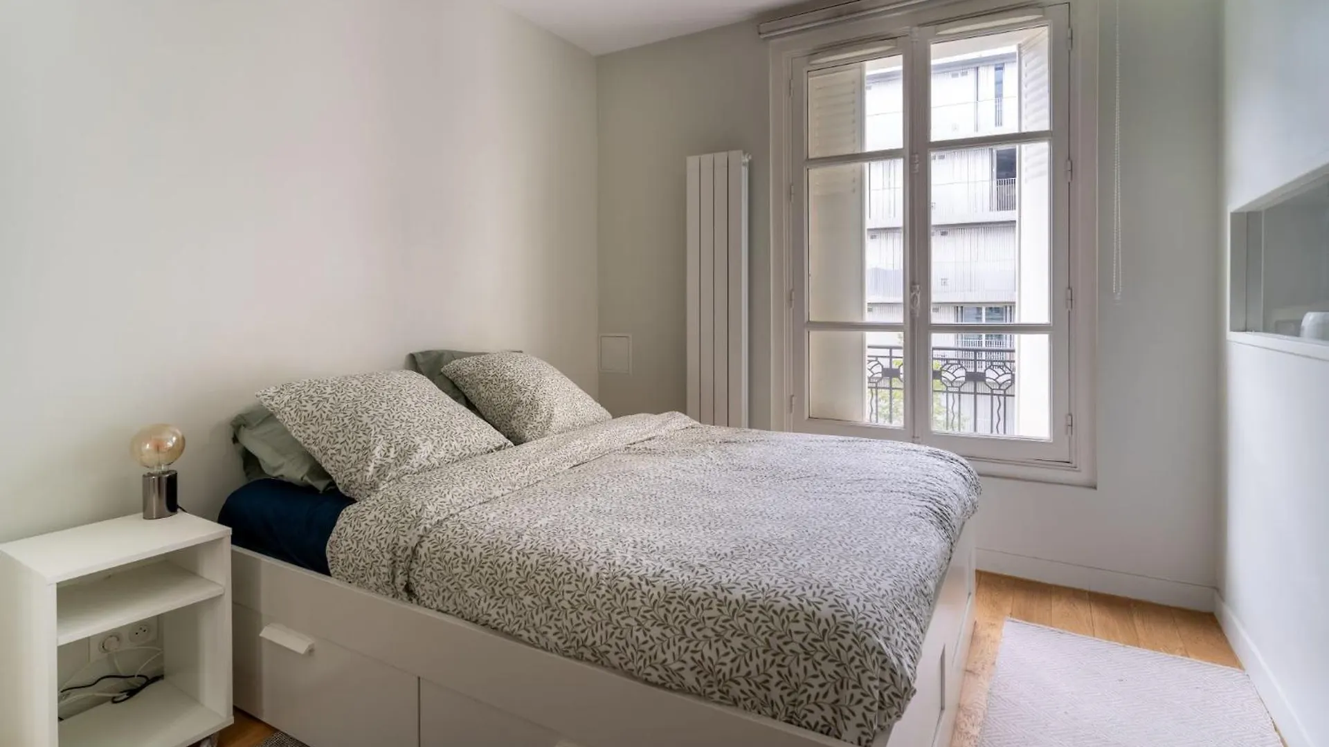 Airy And Stylish 1Bd Flat Ile Saint-Louis Apartment Paris France