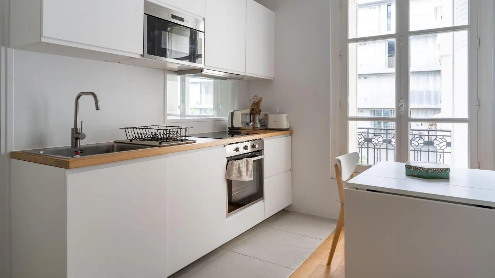 Airy And Stylish 1Bd Flat Ile Saint-Louis Apartment Paris France